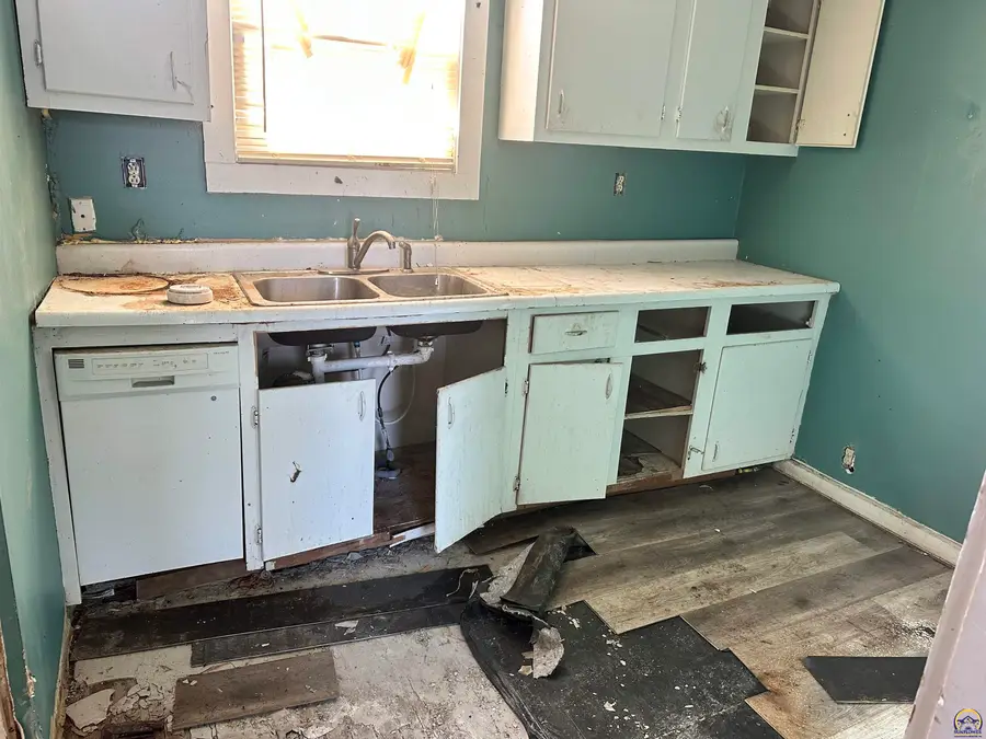 1231 N Harrison St, Auburn, KS 66402 - Image #2