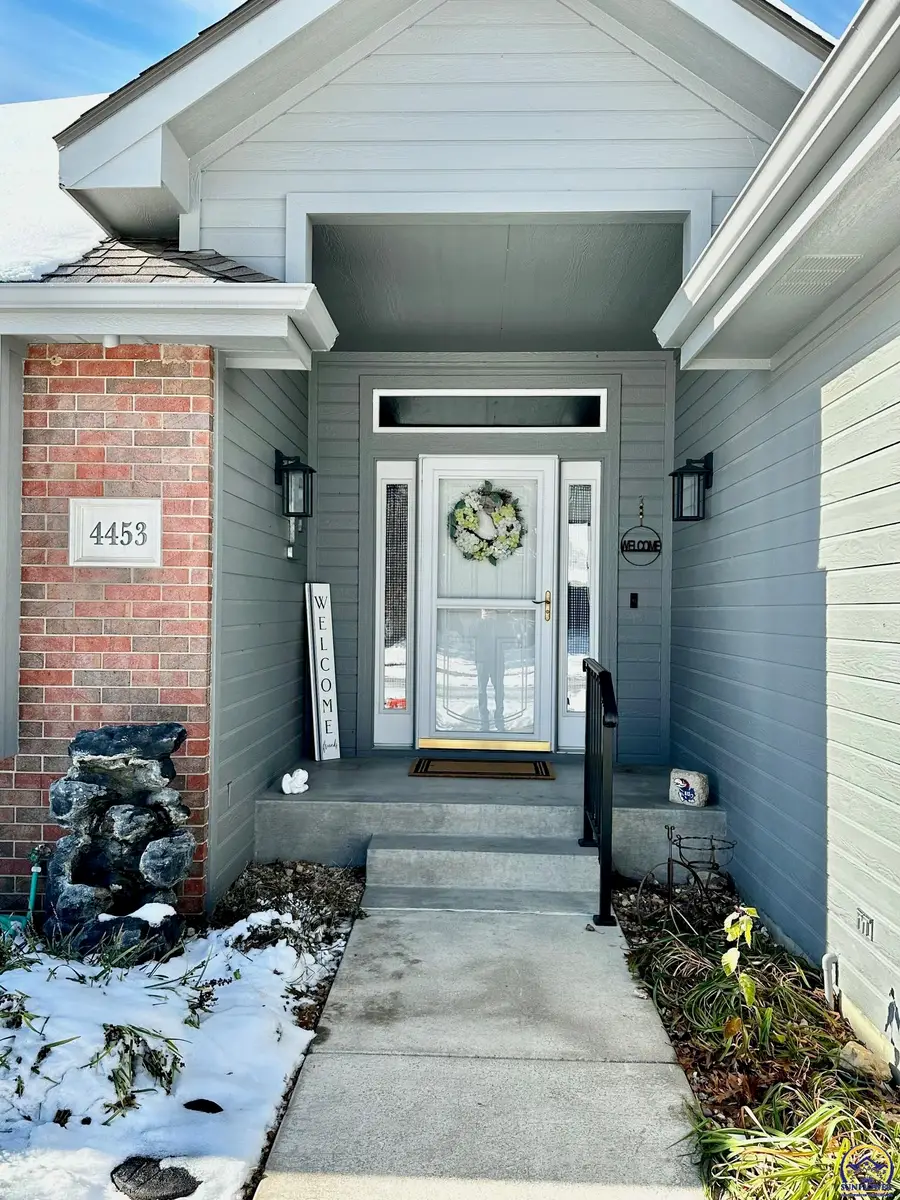 4453 SW Colly Creek Dr, Topeka, KS 66610 - Image #3