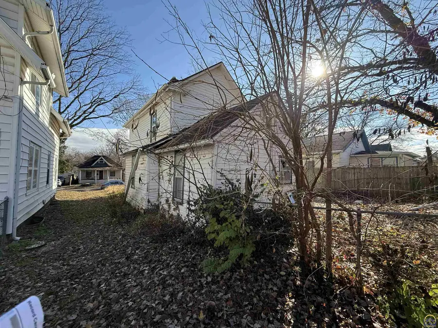 427 SW Jewell Ave, Topeka, KS 66606 - Image #3