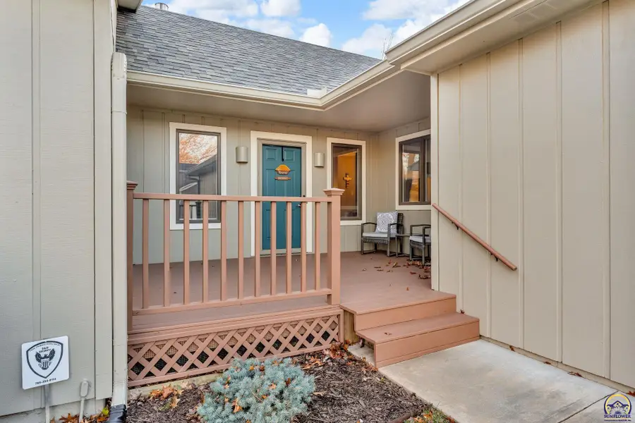 5709 SW Quail Cove Cir, Topeka, KS 66614 - Image #2