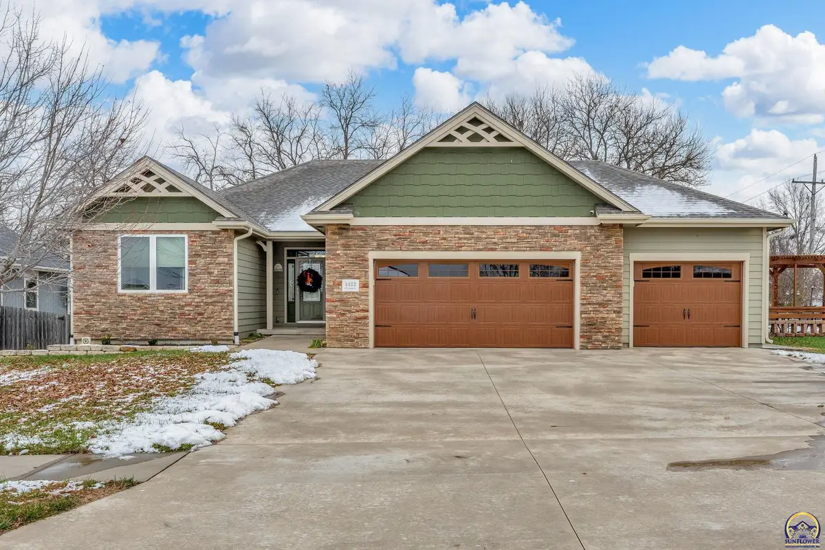 4422 SW Lakeside Dr, Topeka, KS 66610 - Image #1