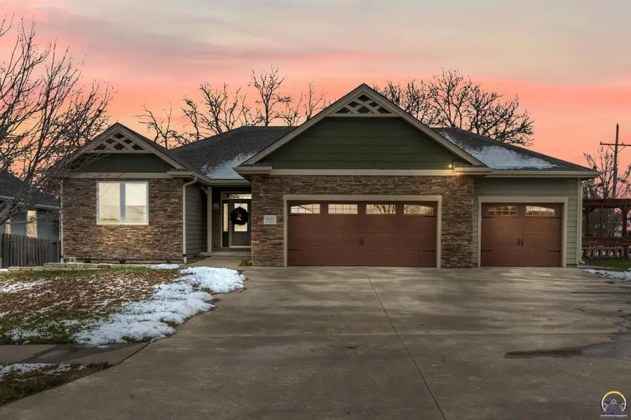 4422 SW Lakeside Dr, Topeka, KS 66610 - Image #2
