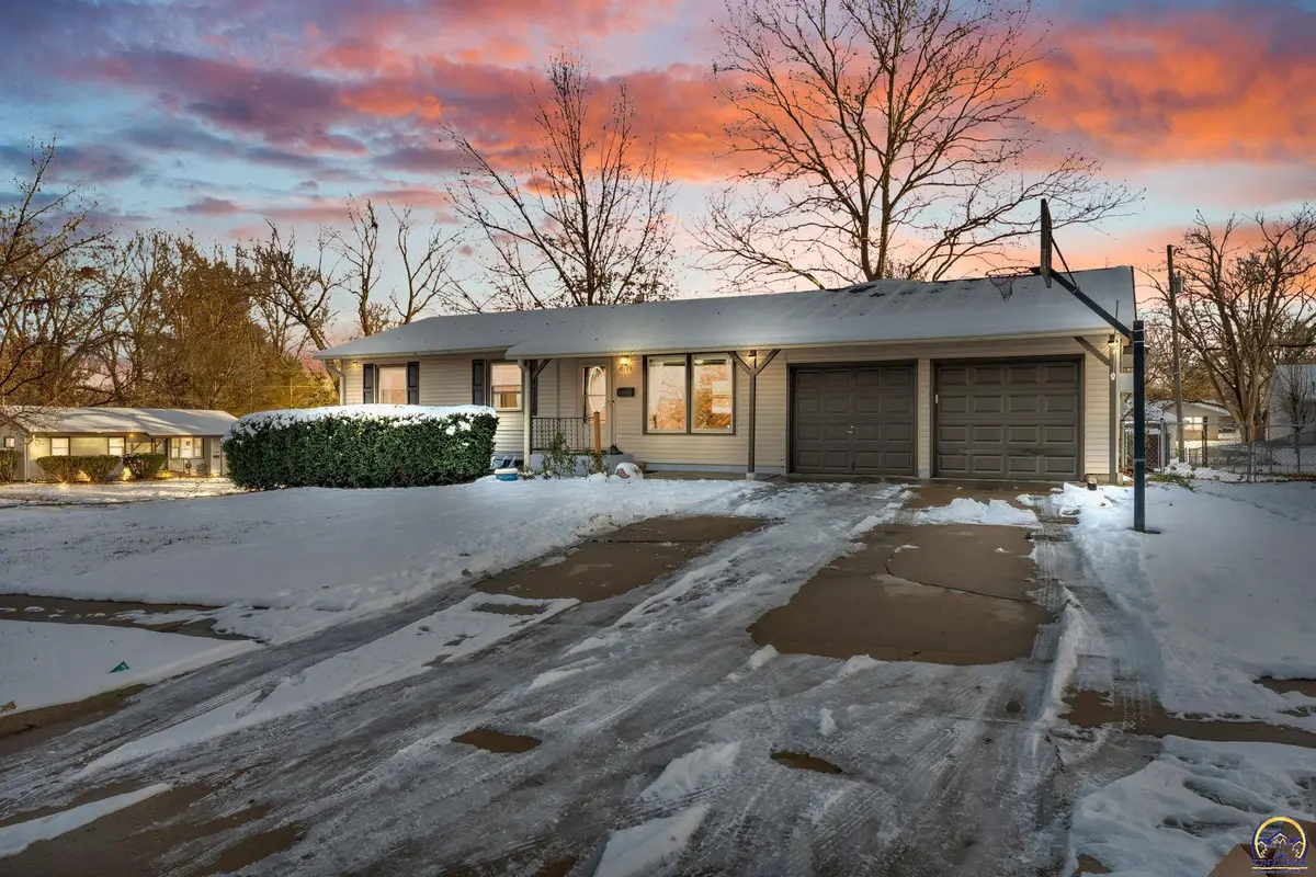 3101 SW 32nd St, Topeka, KS 66614 - Image #1