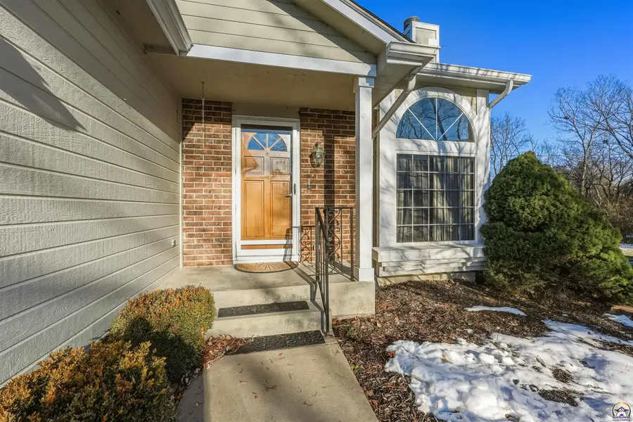 3540 SW Willow Brook Dr, Topeka, KS 66614 - Image #2