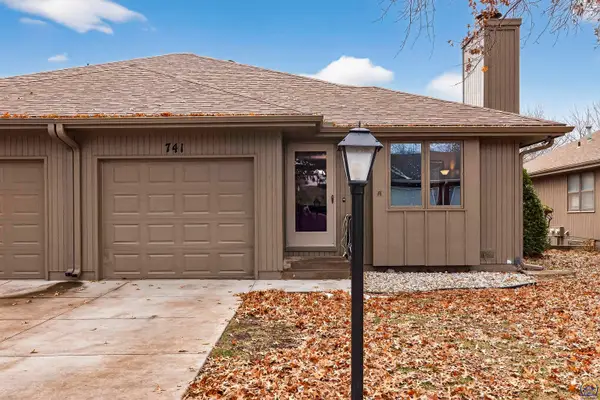 741 SW Mifflin Rd, Topeka, KS 66606