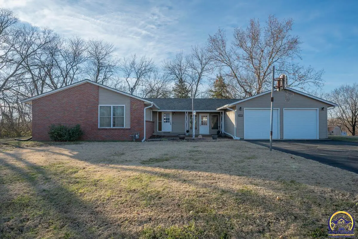 4001 NW Pocahontas Dr, Topeka, KS 66618 - Image #1