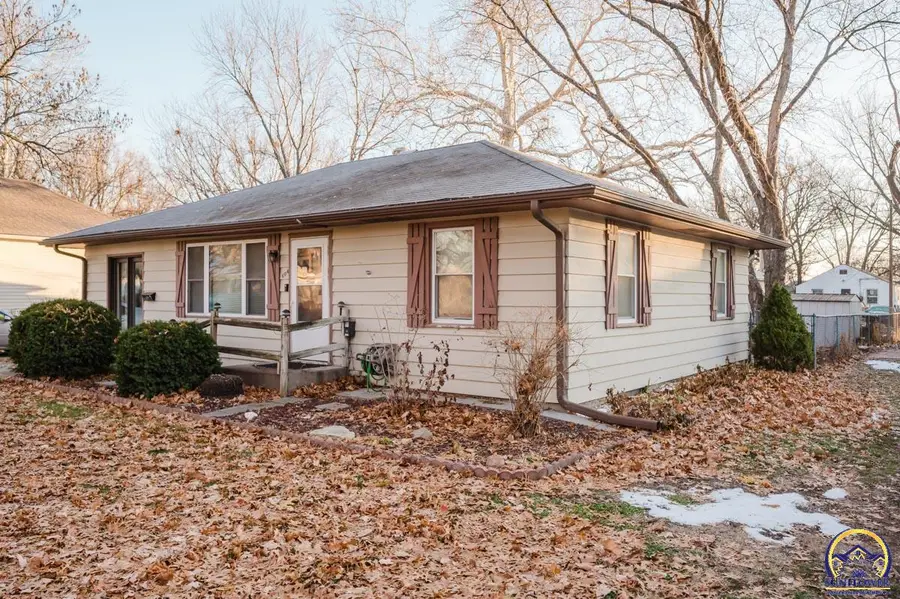 604 Maple St, Wamego, KS 66547 - Image #2
