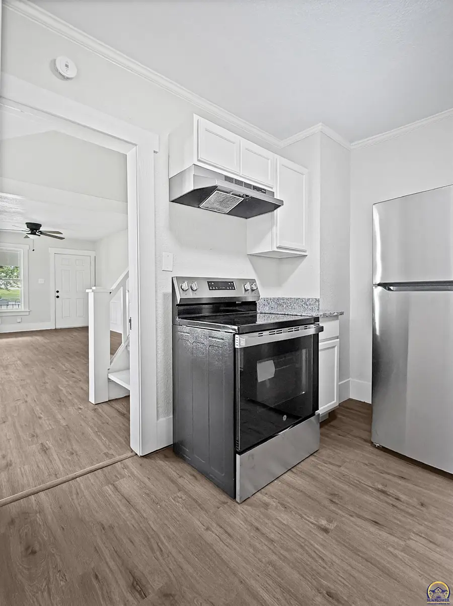 324 SW Macvicar Ave, Topeka, KS 66604 - Image #3