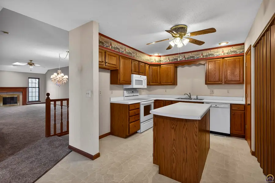 2636 SW Arrowhead Rd #A, Topeka, KS 66614 - Image #2