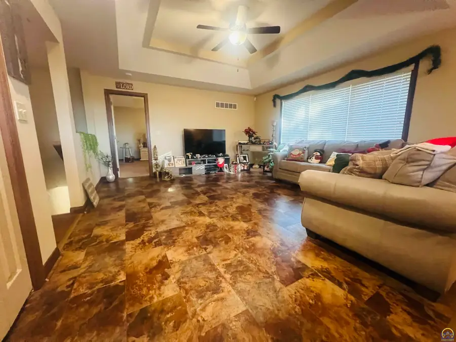 6005 SW 44th St, Topeka, KS 66610-1697 - Image #2