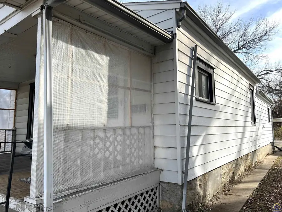 517 SW 14th St, Topeka, KS 66612 - Image #2