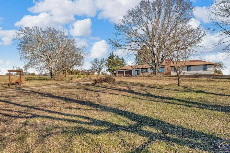 8924 SE Berryton Rd, Berryton, KS 66409 - Image #2