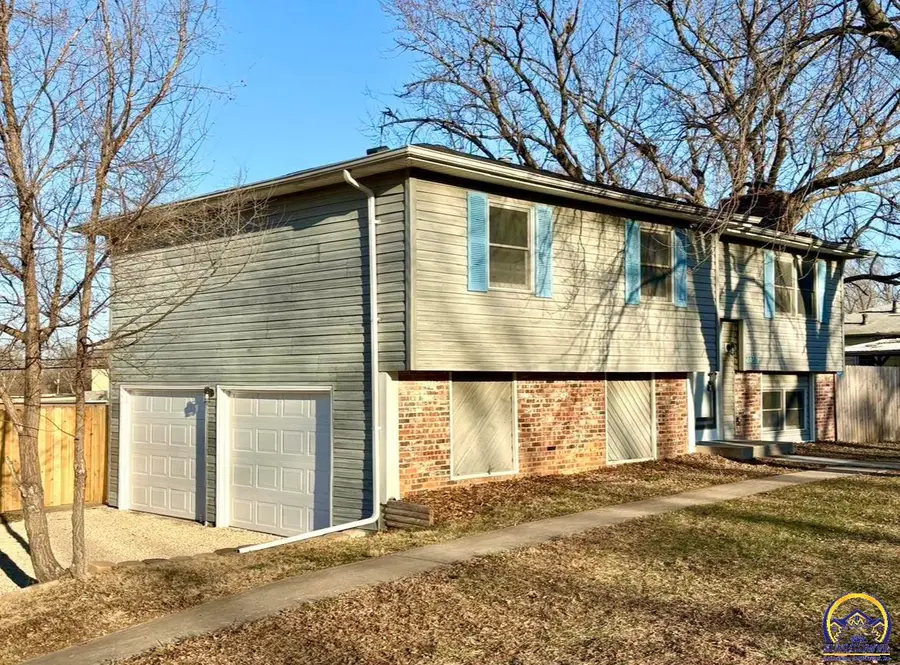 4450 SW Twilight Dr, Topeka, KS 66614 - Image #2