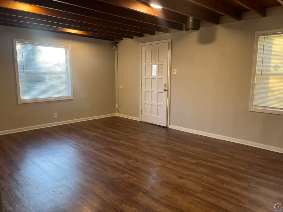 833 SW Parkview St, Topeka, KS 66614 - Image #2