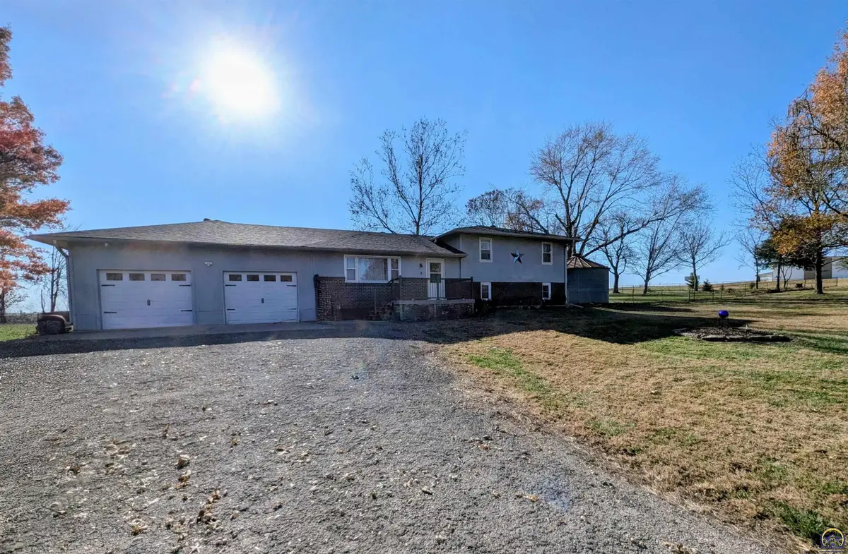 16500 Cameron Cir, Wamego, KS 66547 - Image #1
