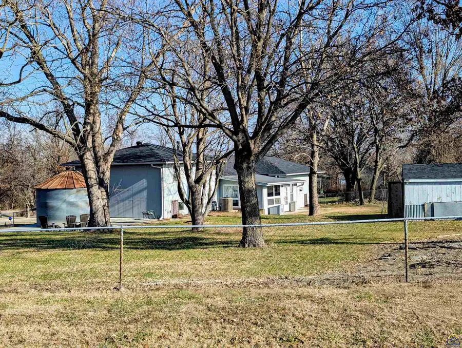 16500 Cameron Cir, Wamego, KS 66547 - Image #3