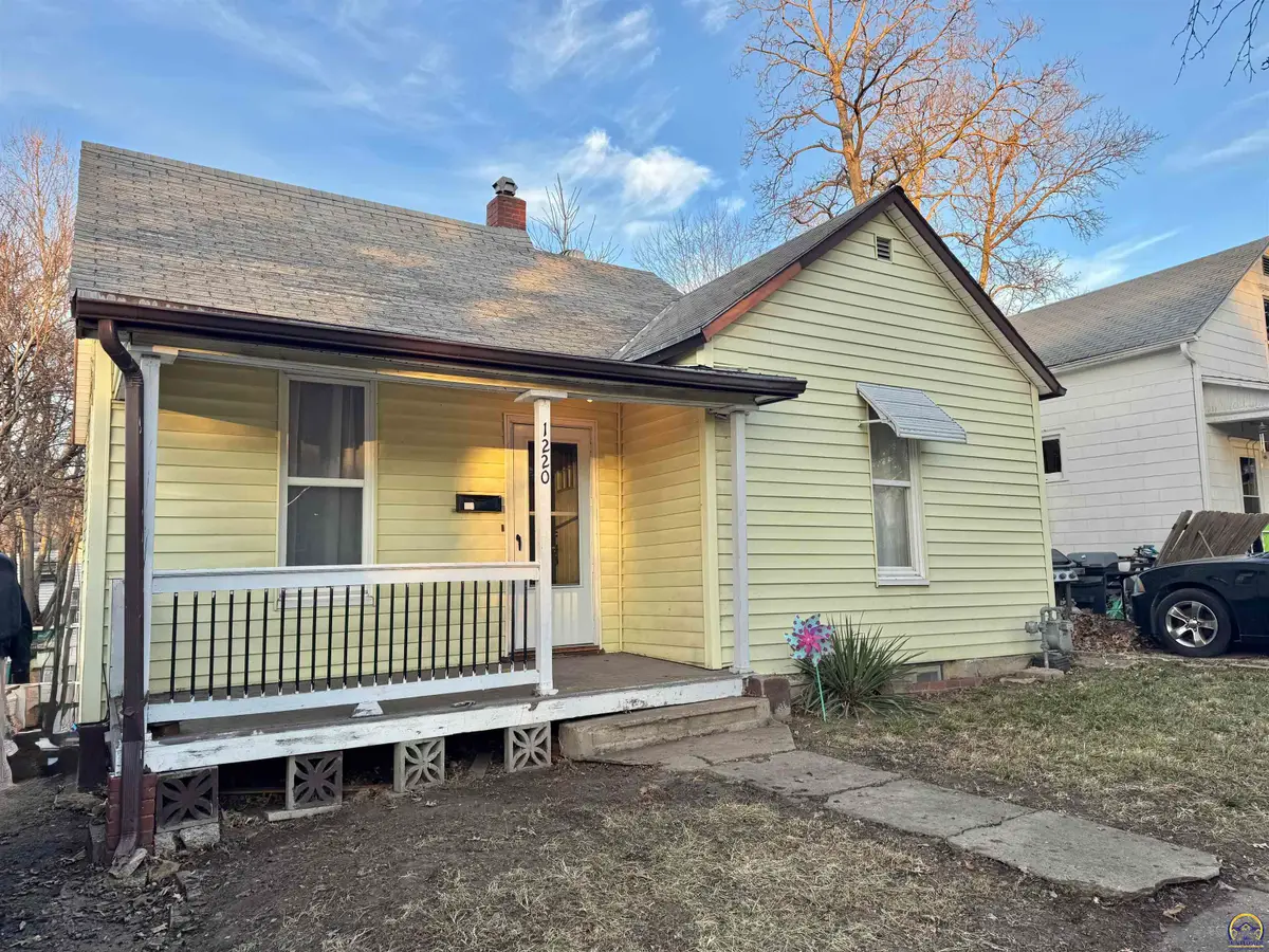 1220 SW Harvey Pl, Topeka, KS 66606 - Image #1
