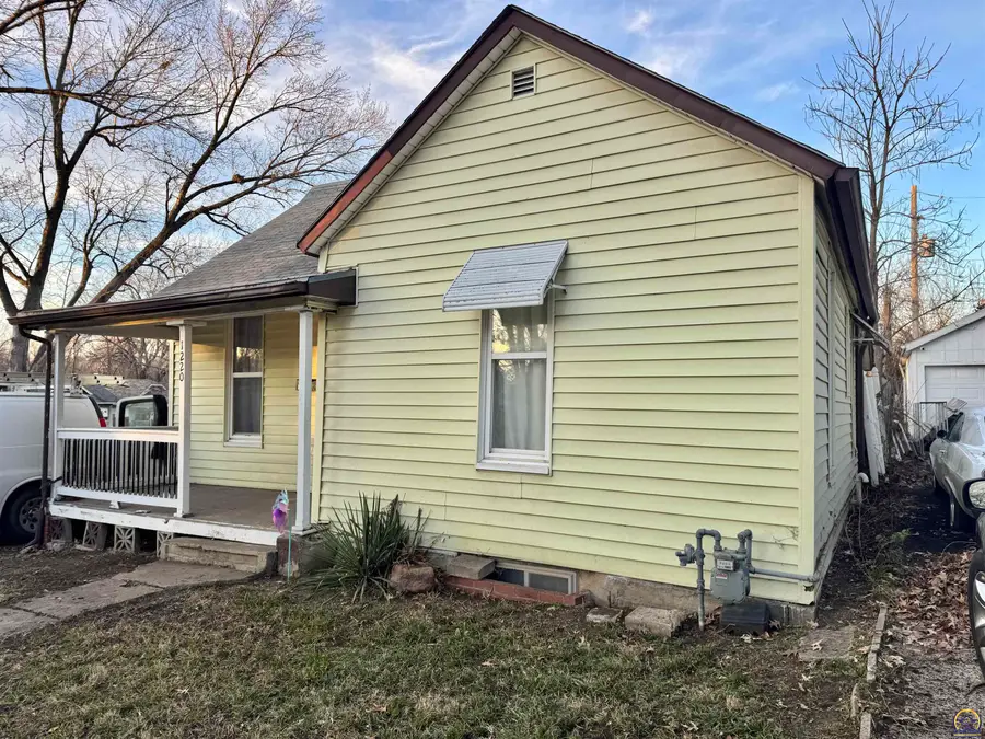 1220 SW Harvey Pl, Topeka, KS 66606 - Image #2