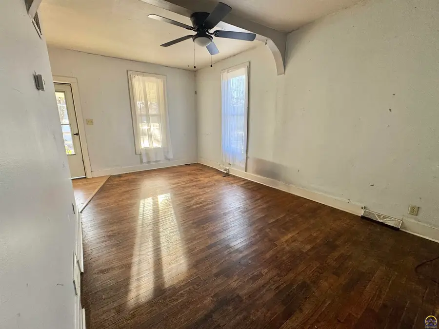 1220 SW Harvey Pl, Topeka, KS 66606 - Image #3