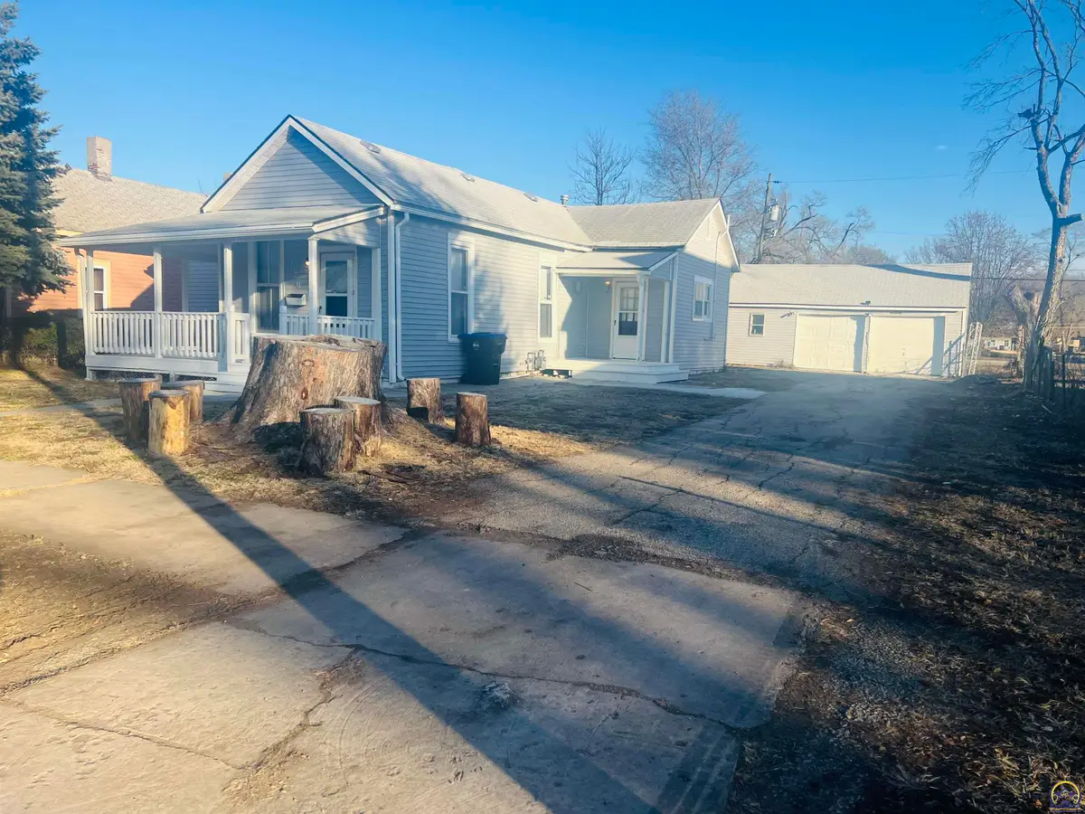 620 SE Lake St, Topeka, KS 66607 - Image #1