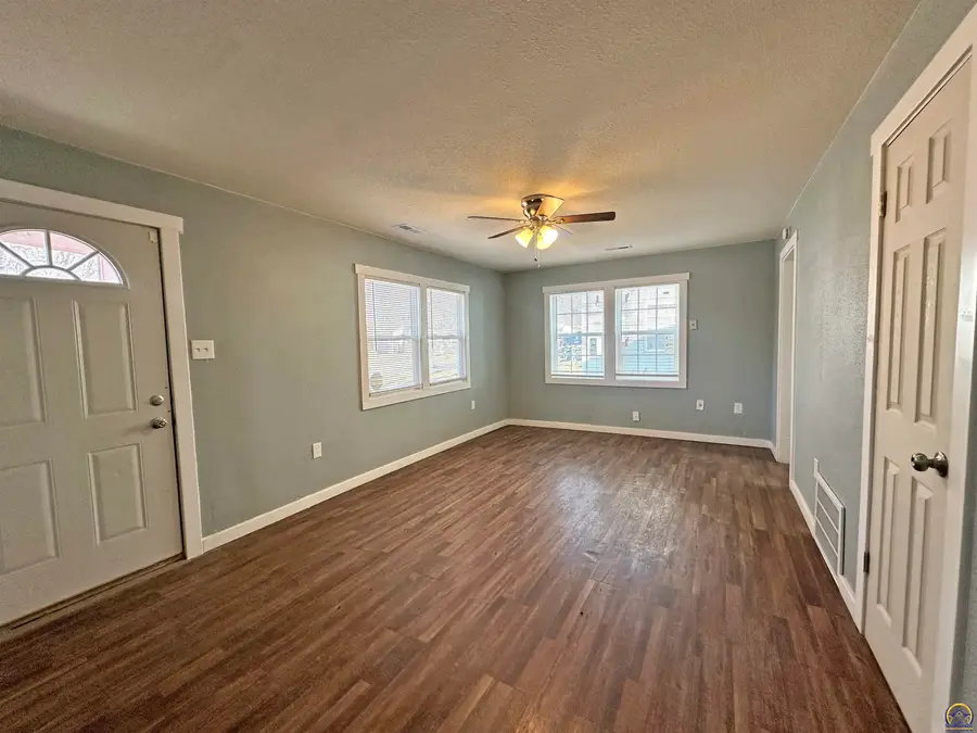 3432 SE Bryant St, Topeka, KS 66612 - #3