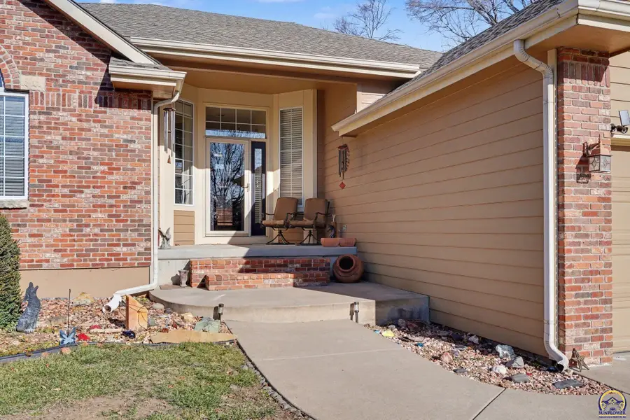 4182 Blackjack Oak Dr, Lawrence, KS 66047-1945 - Image #2