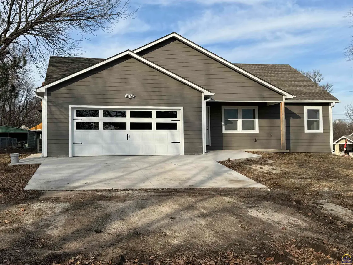 406 Yuba St, Burlington, KS 66839 - Image #1