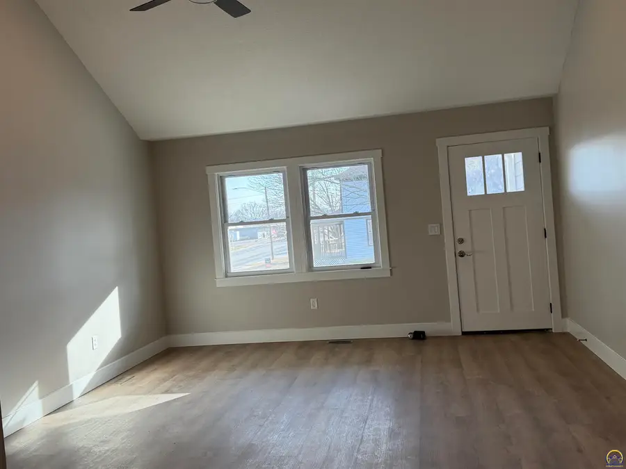 406 Yuba St, Burlington, KS 66839 - Image #2
