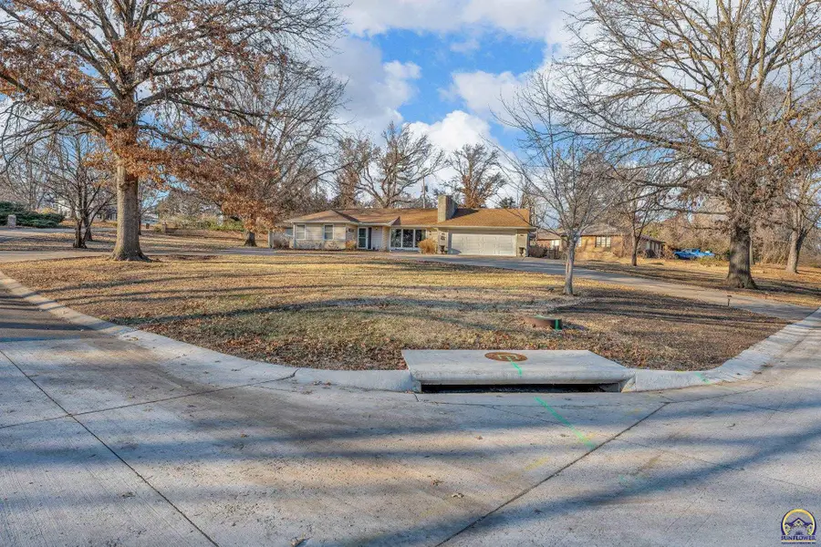 355 SW Yorkshire Rd, Topeka, KS 66606 - Image #2