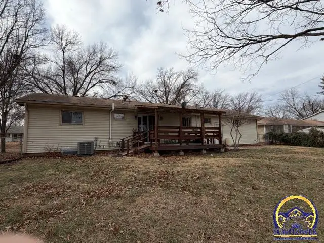 1838 SW Village Dr, Topeka, KS 66604 - Image #2
