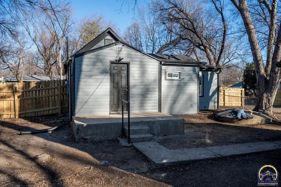 3205 SW Munson Ave, Topeka, KS 66604 - Image #2