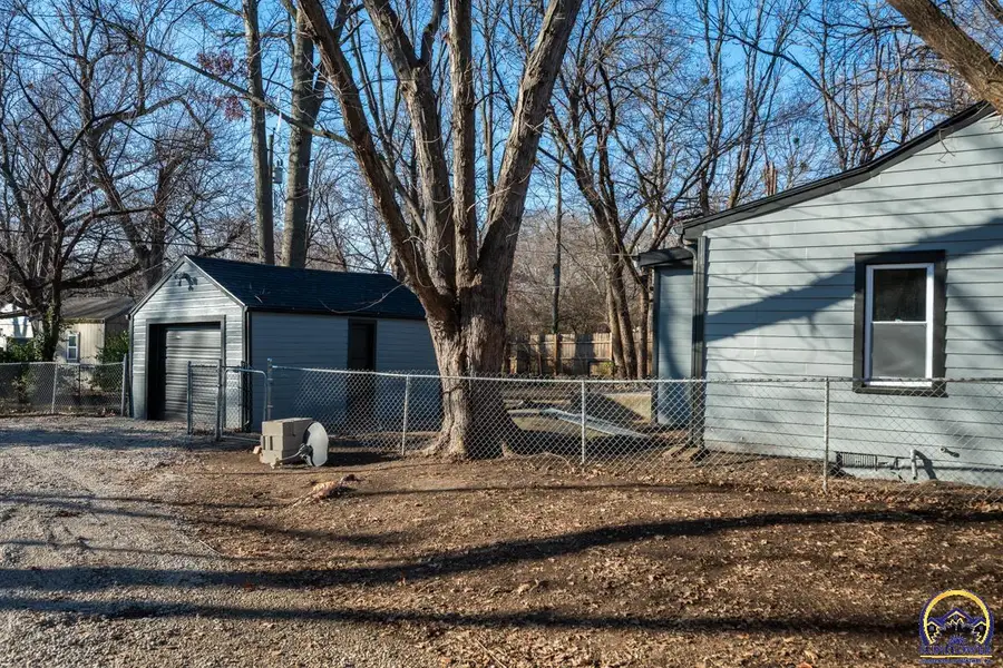 3205 SW Munson Ave, Topeka, KS 66604 - Image #3