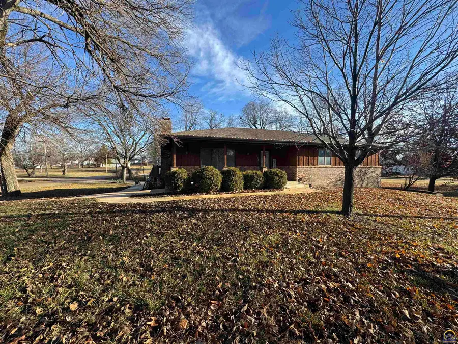124 Locust St, Nortonville, KS 66060 - Image #2