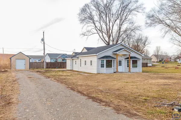 201 Pierce St, Maple Hill, KS 66507