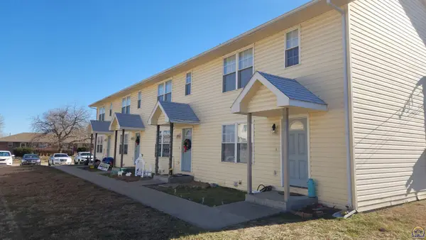 221 Center Dr, Silver Lake, KS 66539