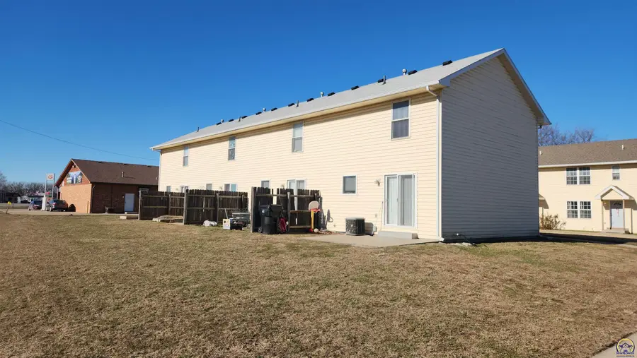221 Center Dr, Silver Lake, KS 66539 - Image #3