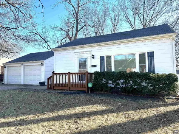 4201 SW Stratford Rd, Topeka, KS 66604