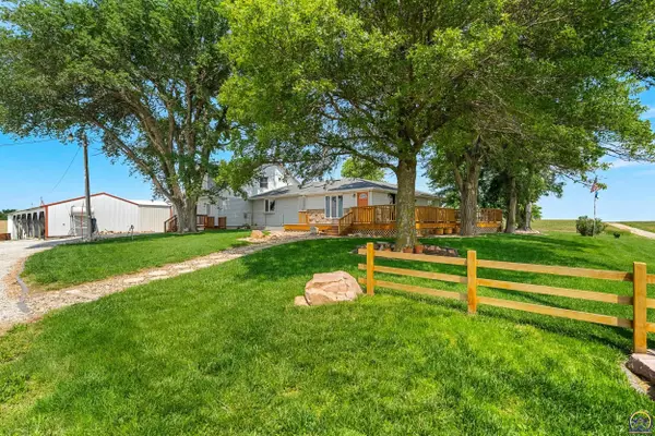 845 C St, Centralia, KS 66415