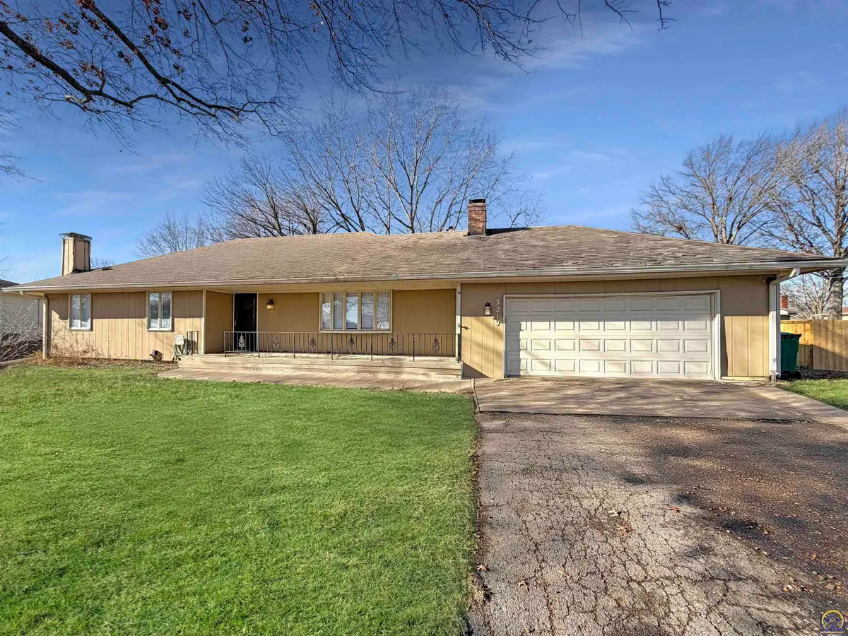 3219 SE Arbor Dr, Topeka, KS 66605 - Image #1