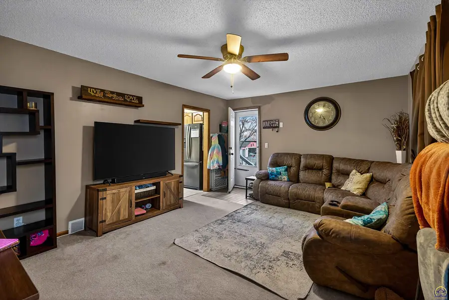 320 Topeka Ave, Holton, KS 66436 - Image #2