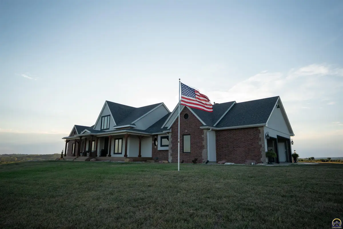 5721 NW Humphrey Rd, Topeka, KS 66618 - Image #1