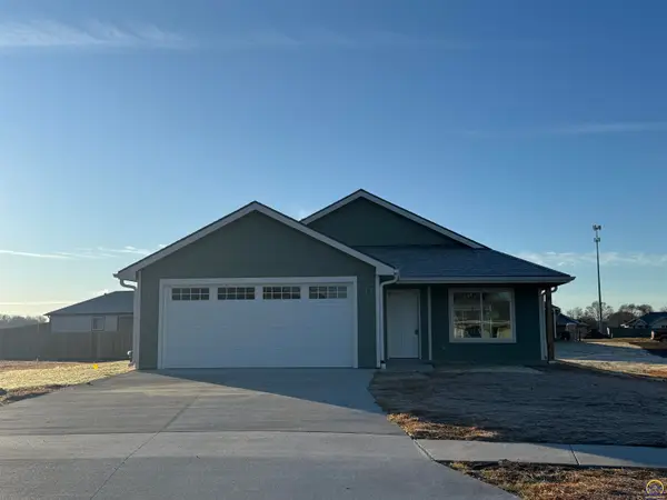 1925 NW Vail Ct, Topeka, KS 66608