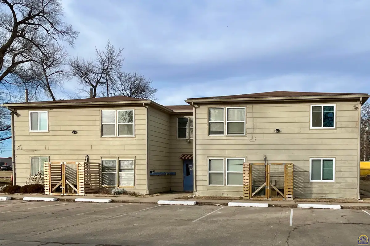 2031 NW Logan St, Topeka, KS 66608 - Image #1