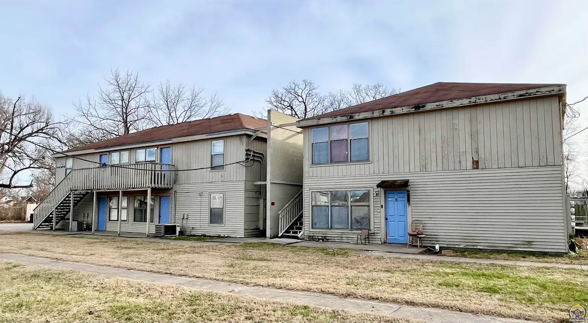 111 NW Hardt Ave, Topeka, KS 66606 - Image #1