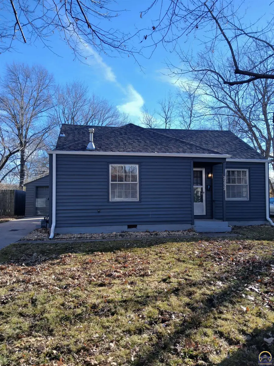 2232 SW Plass Ave, Topeka, KS 66611 - Image #2