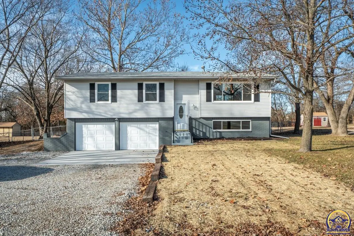 4625 NE Liggett Ln, Topeka, KS 66617 - Image #1