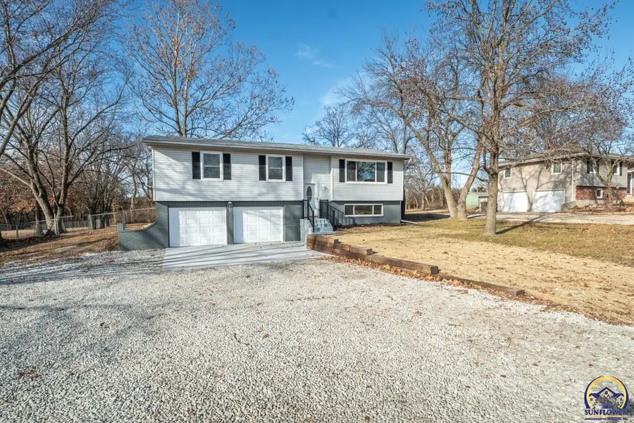 4625 NE Liggett Ln, Topeka, KS 66617 - Image #2
