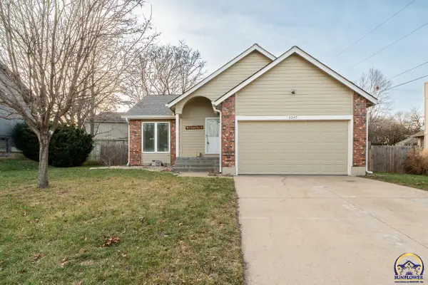 3347 SW Timberlake Ln, Topeka, KS 66614