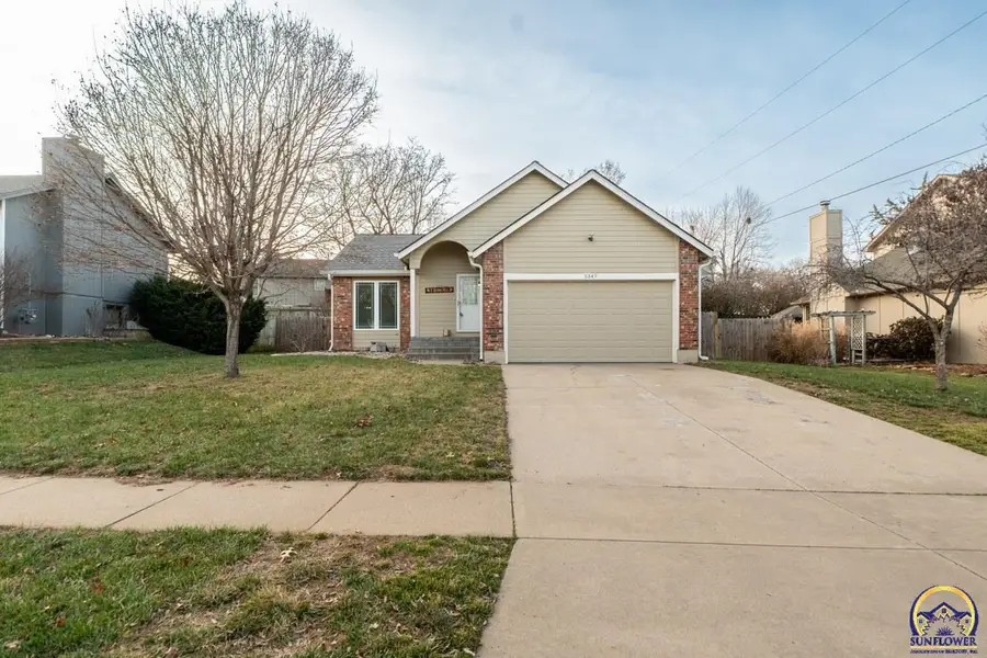 3347 SW Timberlake Ln, Topeka, KS 66614 - Image #2