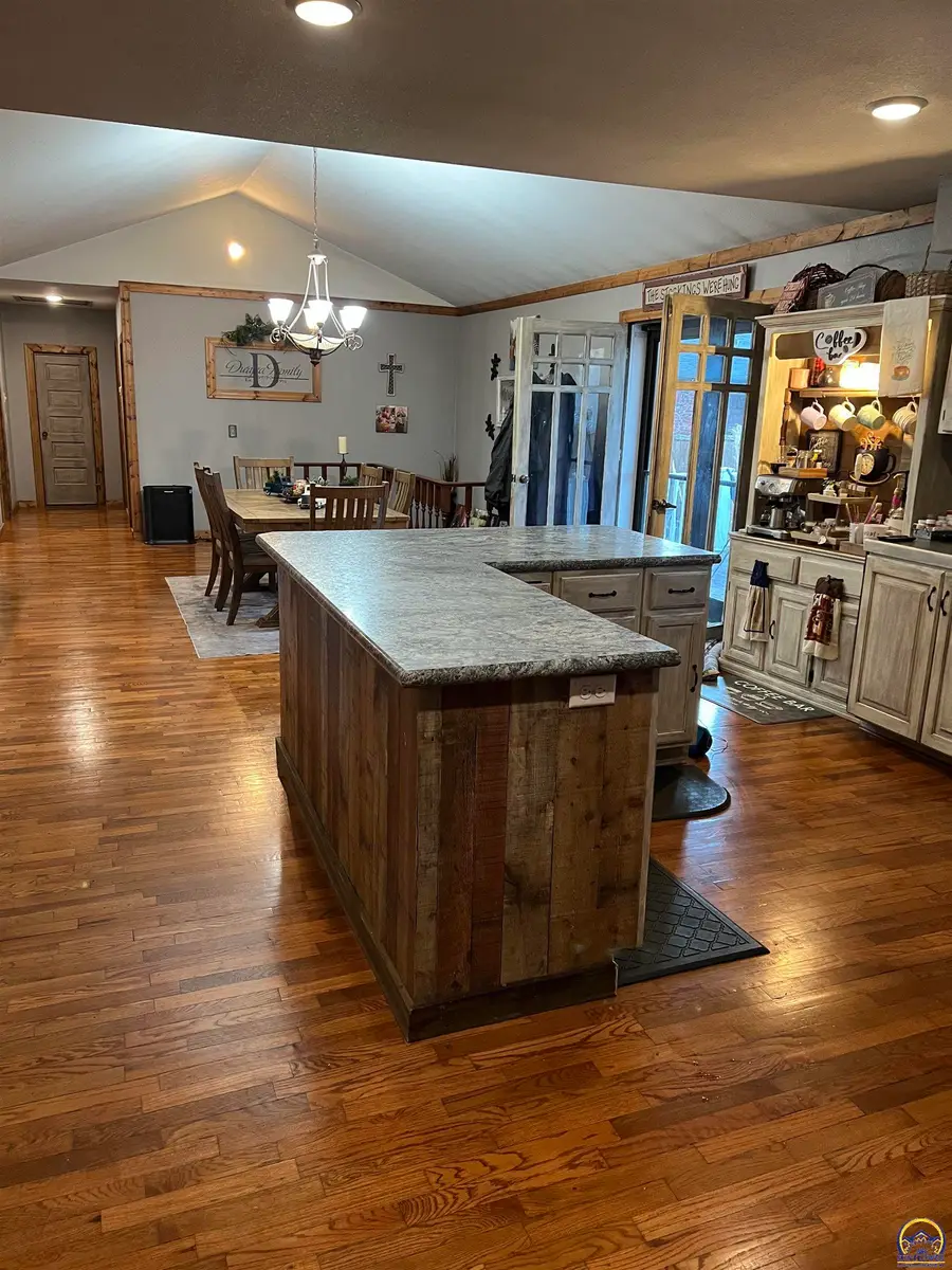 703 Castle St, Seneca, KS 66538-0000 - Image #2